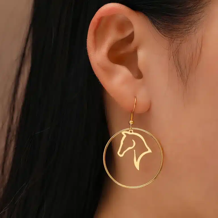 Boucle d'oreille cheval pendante​